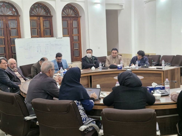 هم‌افزایی نخبه‌محور برای حکمرانی باز آفرینی یزد : محوریت قانون، سرمایه و میراث